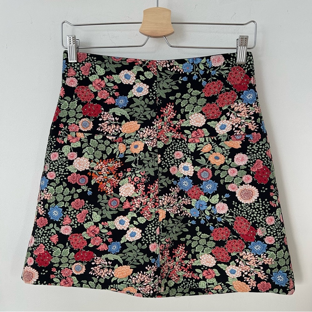 ZARA FLORAL SKIRT SIZE S